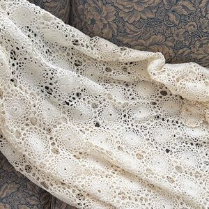 Chic Cream Lace Tablecloth